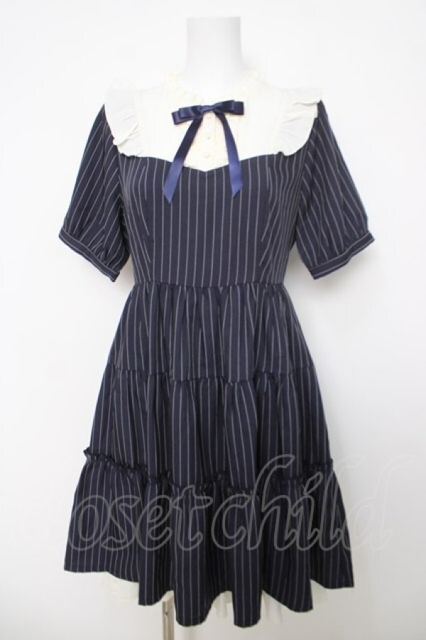 画像1: axes femme / リボンブローチティアードワンピース F 紺 Y-26-04-01-132-AX-OP-SZ-ZY (1)