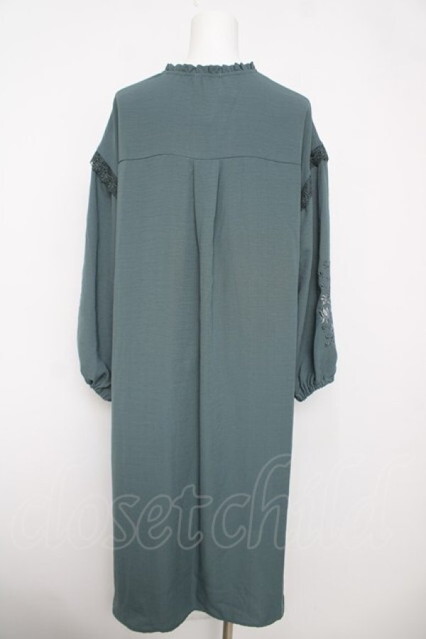 画像2: axes femme / チャイナ釦ロングシャツワンピース  グリーン Y-26-04-03-106-AX-OP-SZ-ZY (2)
