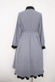 画像2: axes femme / 襟デザイン連釦バイカラーワンピース  ブルーグレー Y-26-04-03-116-AX-OP-SZ-ZY (2)