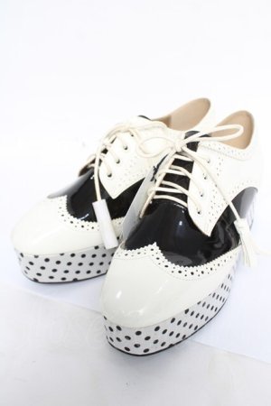 画像: ALICE and the PIRATES / アルヴィンドットシューズ L オフ白×黒 Y-26-04-07-029-PA-SH-SZ-ZY
