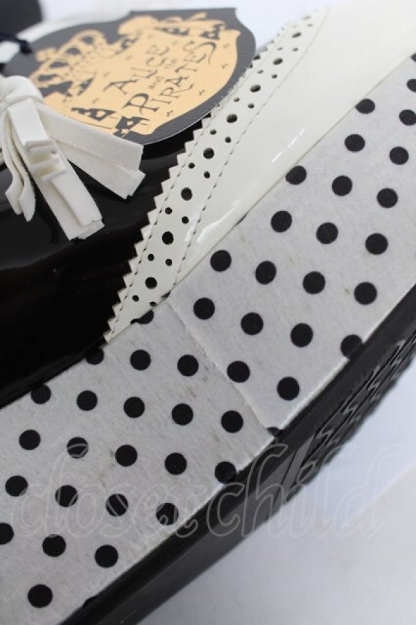 画像5: ALICE and the PIRATES / アルヴィンドットシューズ L オフ白×黒 Y-26-04-07-029-PA-SH-SZ-ZY (5)