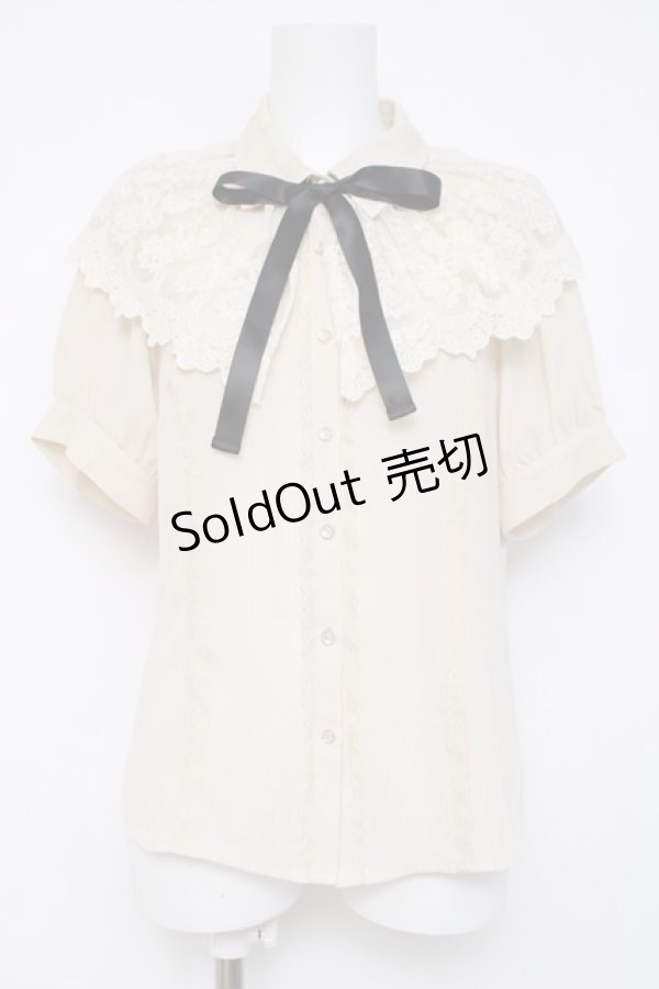 画像1: axes femme / レースケープリボン付き半袖ブラウス  生成り Y-26-04-09-051-AX-BL-SZ-ZY (1)