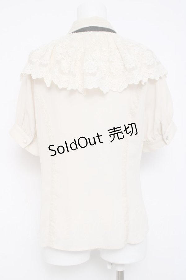 画像2: axes femme / レースケープリボン付き半袖ブラウス  生成り Y-26-04-09-051-AX-BL-SZ-ZY (2)