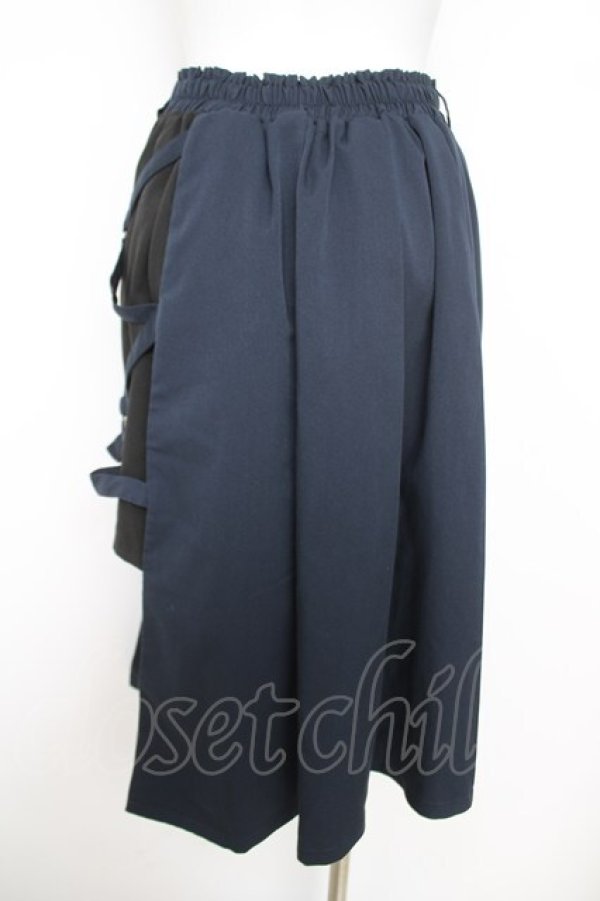 画像2: axes femme POETIQUE / クロスベルト麻雀刺繍スカート  紺 Y-26-04-09-137-AX-SK-AS-ZY (2)