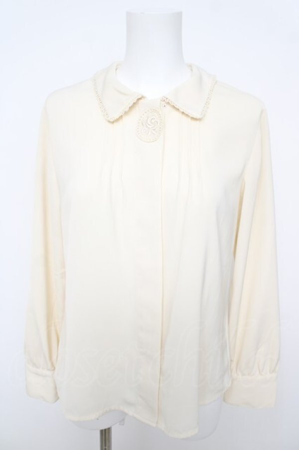 画像1: Fi.n.t / カメオレースモチーフ付きブラウス  生成り Y-26-04-11-028-CA-BL-SZ-ZY (1)