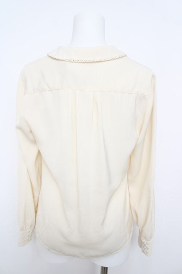 画像2: Fi.n.t / カメオレースモチーフ付きブラウス  生成り Y-26-04-11-028-CA-BL-SZ-ZY (2)