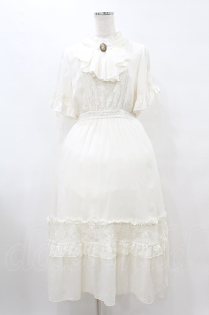 カメオ付フレア袖ワンピース axes femme カメオ付フレア袖ワンピース | レディース服・レディース