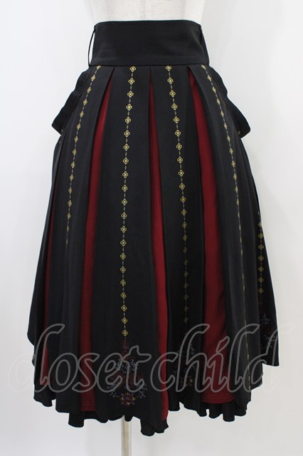 ozz on プリーツスカート Ozz oneste / 霧蝶刺繍入り袴風プリーツスカート 黒 H-25-10-09-1031