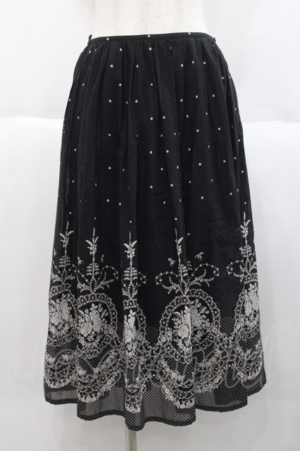 INGEBORG / セットアップスカート フラワーブーケ黒 I-25-10-18-069-LO
