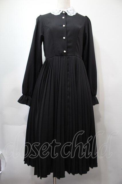希少！未使用　定価3.2万円　ヨシキヒシヌマ　プリーツトップス　フリルレース黒 m petit by misako / AM*レースエリプリーツワンピース 黒 S-25