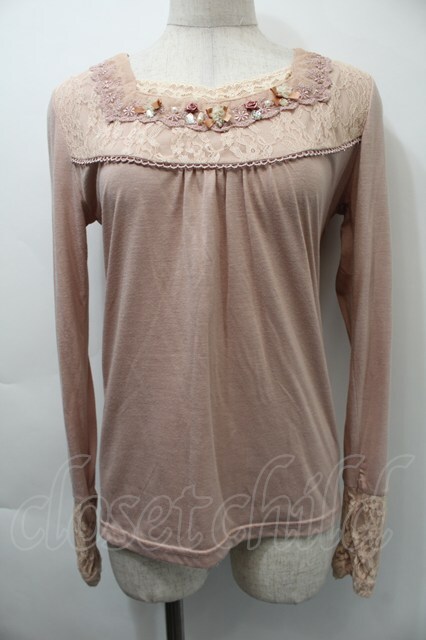 axes femme / 胸元ビジュー付きプルオーバー ピンク S-25-11-03-010-AX