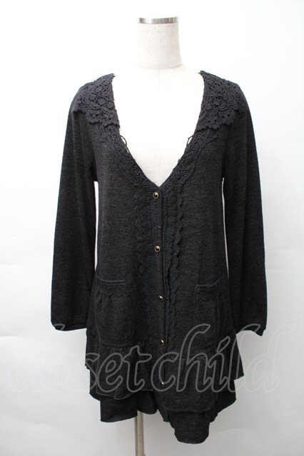 axes femme / レース襟付ロングカーディガン 黒 S-25-11-16-019-AX-BL
