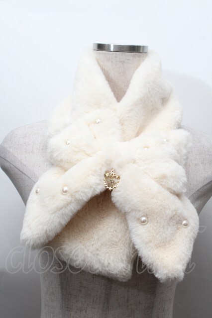 BABY,THE STARS SHINE BRIGHT / リボンとパールのファーマフラー オフ